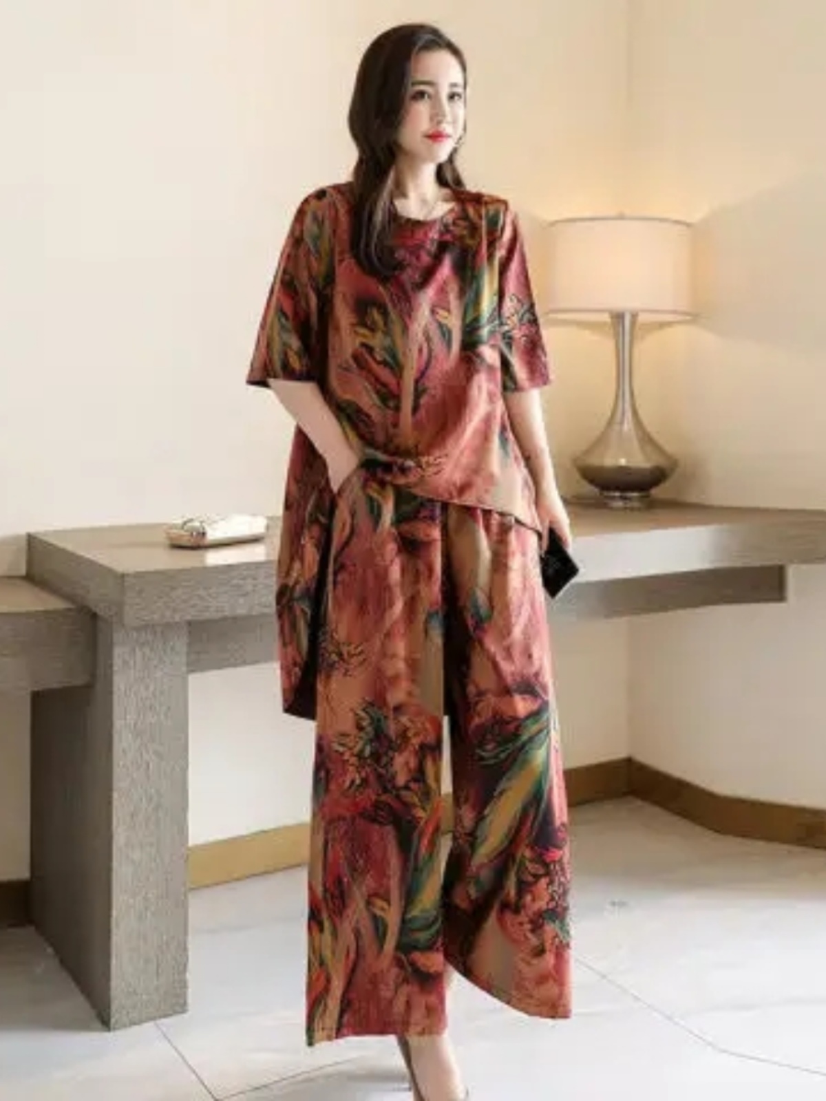 طقم نسائي عصري مكون من قطعتين: - مراجعة Women Fashion Over The Years وسعره